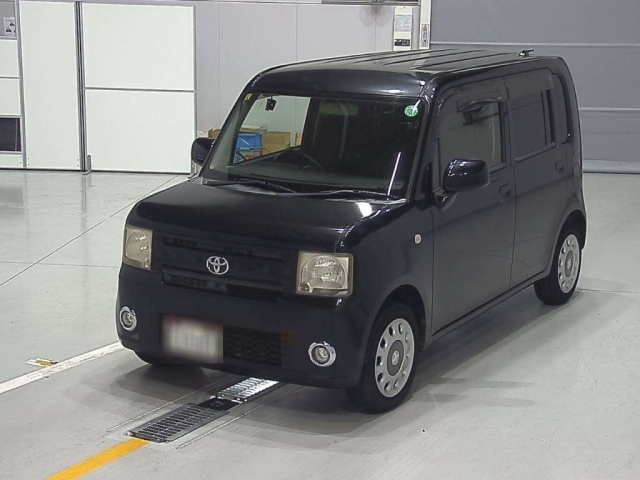 TOYOTA PIXIS SPACE