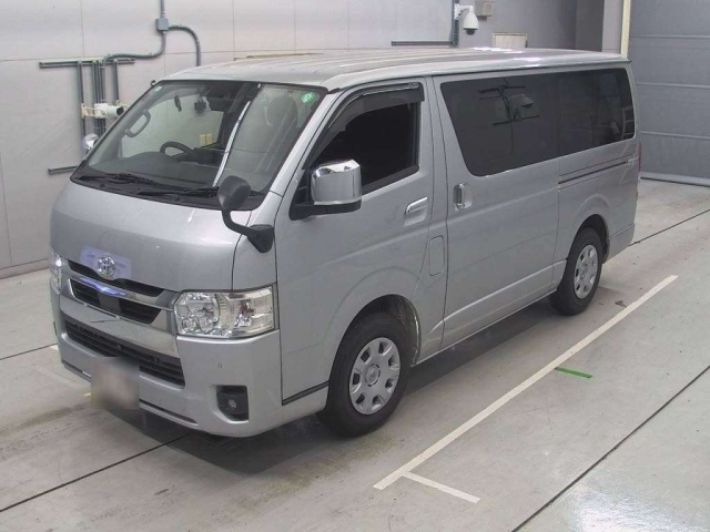 TOYOTA HIACE VAN