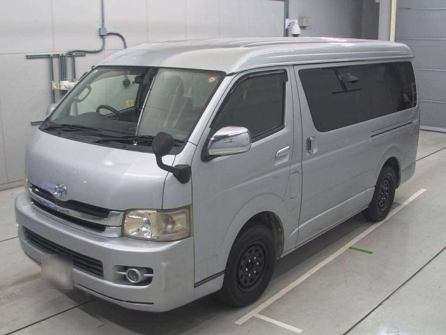 TOYOTA HIACE