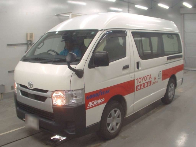 TOYOTA HIACE VAN