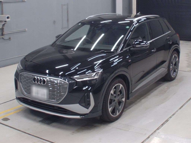AUDI Q4