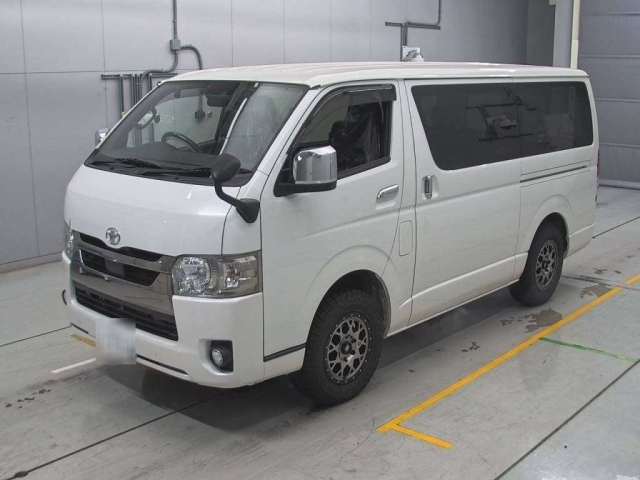 TOYOTA HIACE VAN