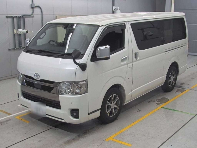 TOYOTA HIACE VAN