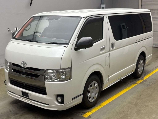 TOYOTA HIACE VAN