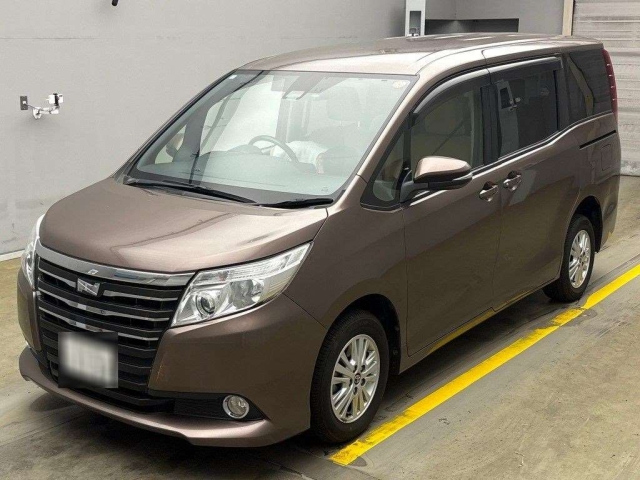 TOYOTA NOAH