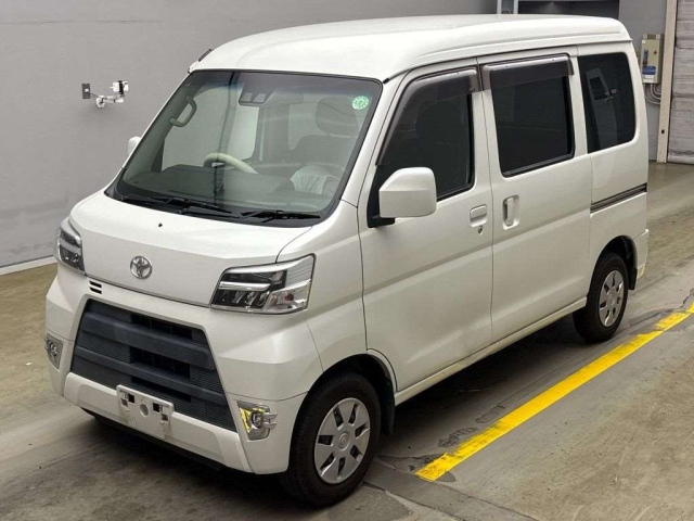 TOYOTA PIXIS VAN