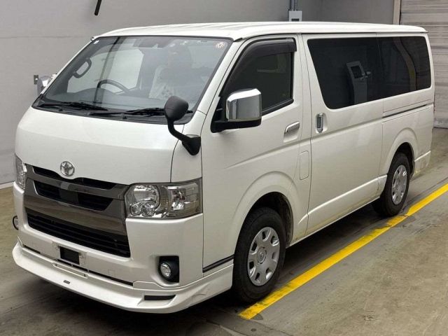 TOYOTA HIACE VAN