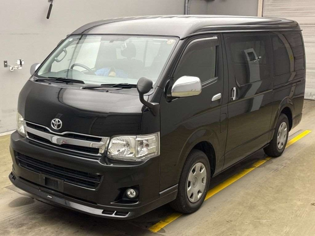 TOYOTA HIACE