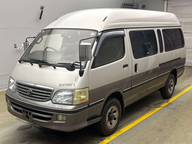 TOYOTA HIACE VAN