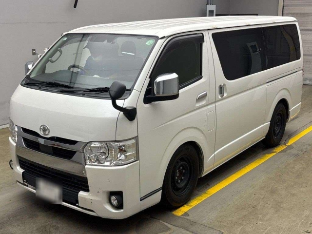 TOYOTA HIACE VAN