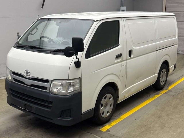 TOYOTA HIACE VAN