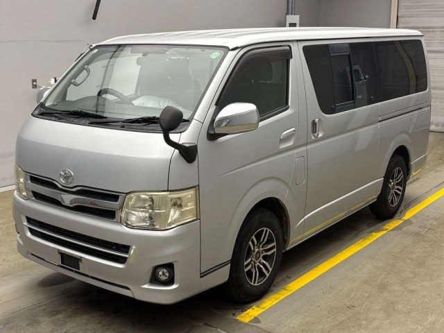 TOYOTA HIACE VAN