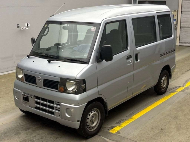 NISSAN CLIPPER VAN