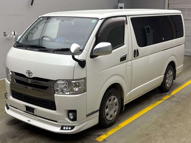 TOYOTA HIACE VAN