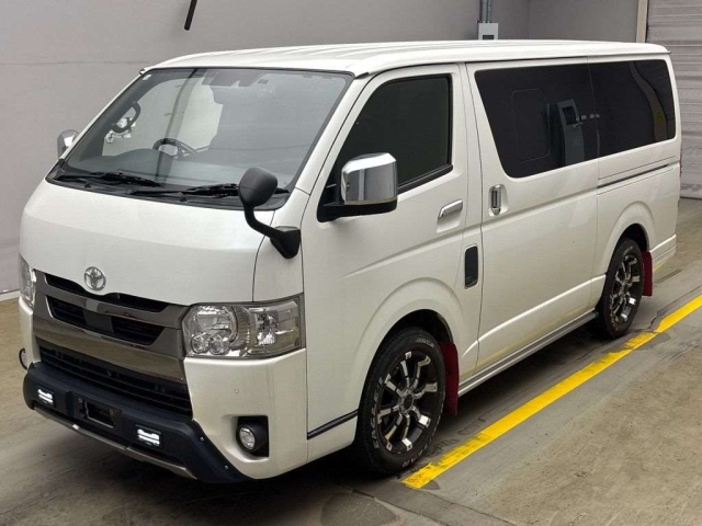 TOYOTA HIACE VAN