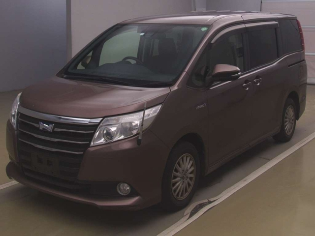 TOYOTA NOAH