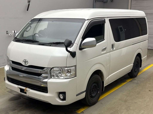 TOYOTA HIACE