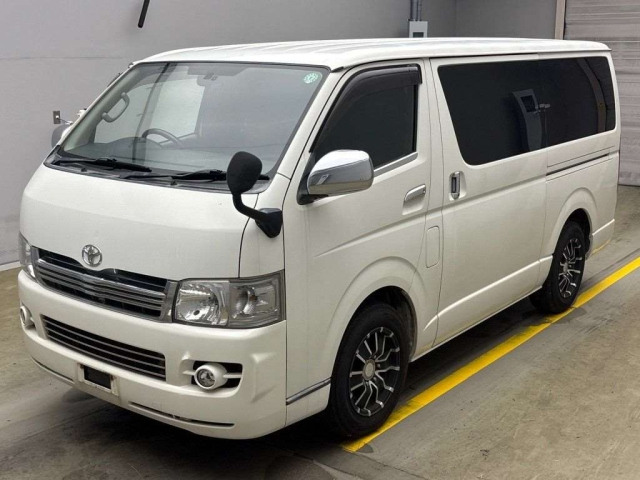 TOYOTA HIACE VAN