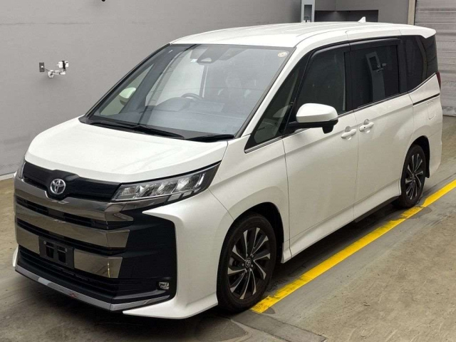 TOYOTA NOAH