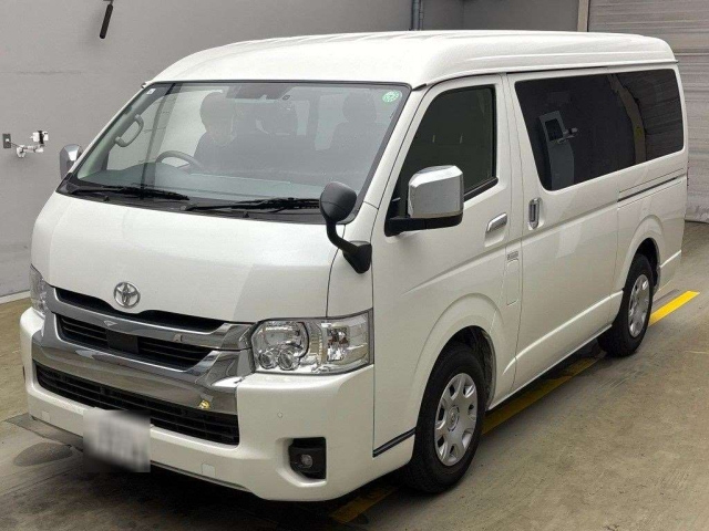 TOYOTA HIACE