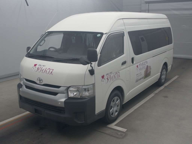 TOYOTA HIACE