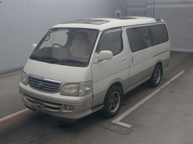 TOYOTA HIACE