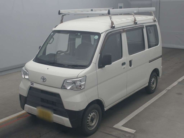 TOYOTA PIXIS VAN