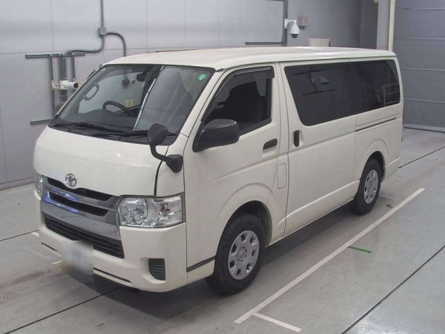 TOYOTA HIACE VAN