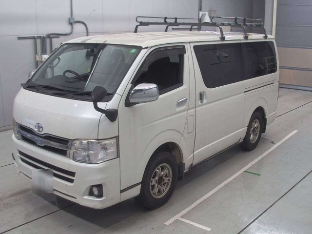 TOYOTA HIACE VAN