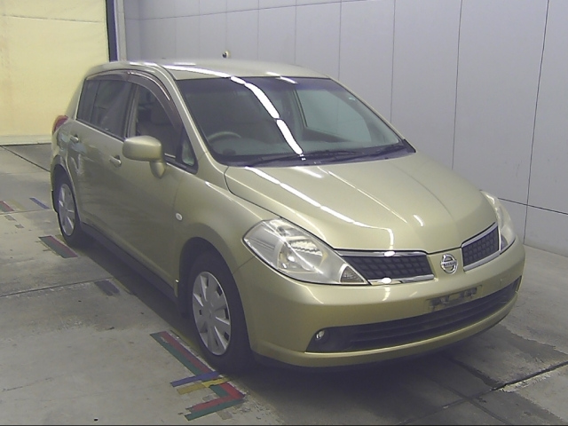 NISSAN TIIDA