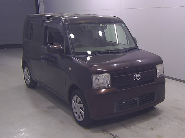 TOYOTA PIXIS SPACE