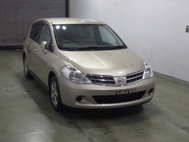 NISSAN TIIDA