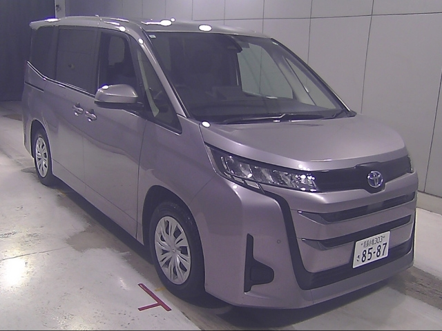TOYOTA NOAH