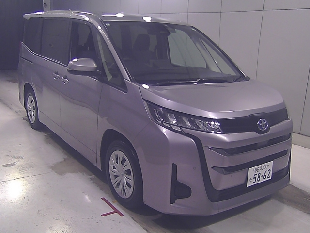 TOYOTA NOAH