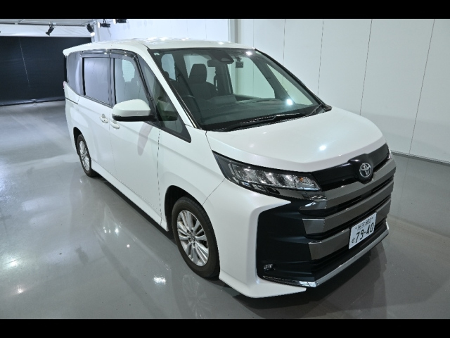 TOYOTA NOAH