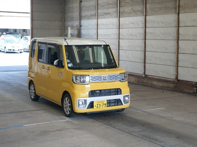 DAIHATSU WAKE