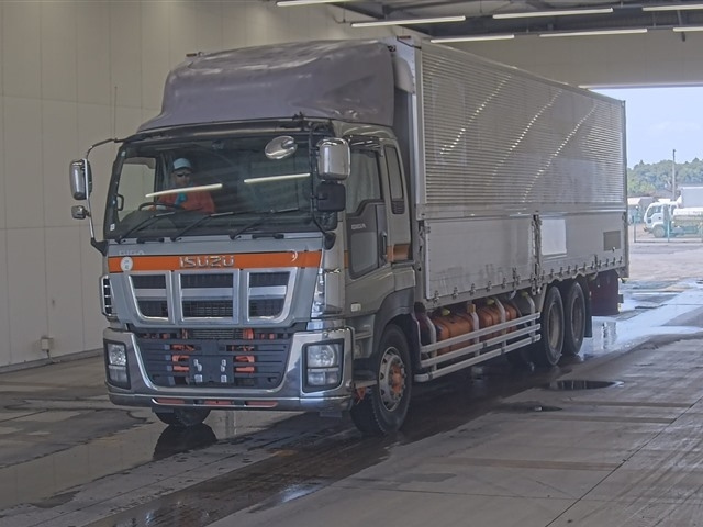 ISUZU GIGA