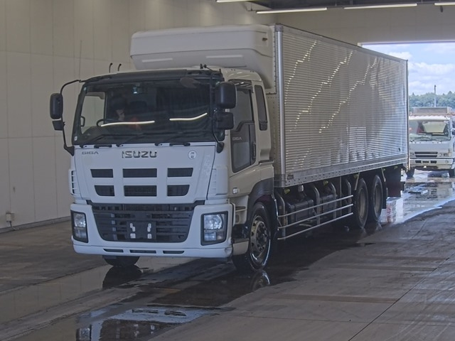 ISUZU GIGA