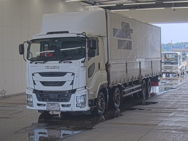 ISUZU GIGA