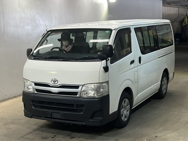 TOYOTA HIACE VAN