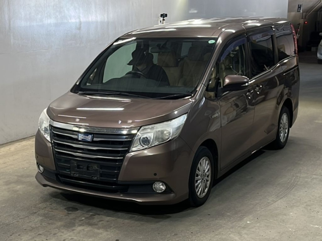TOYOTA NOAH