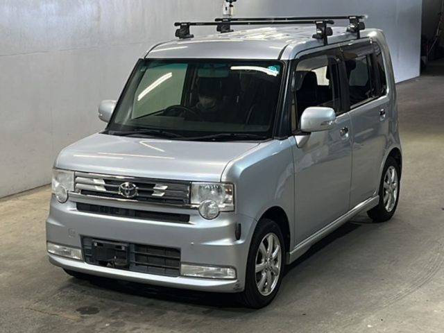 TOYOTA PIXIS SPACE