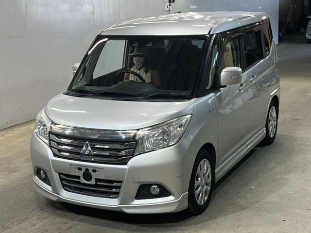 MITSUBISHI DELICA D2