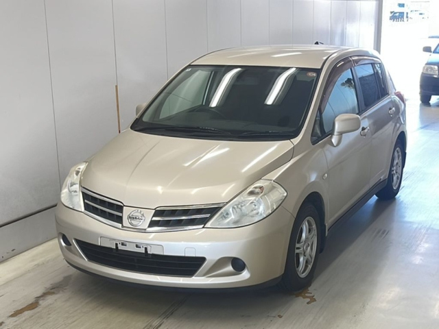 NISSAN TIIDA