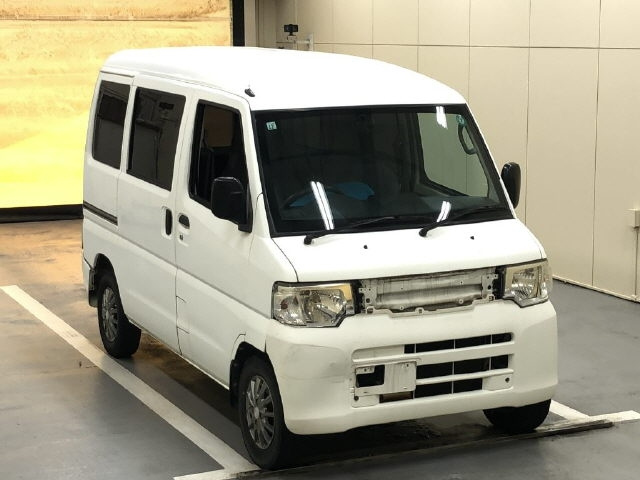 NISSAN CLIPPER VAN