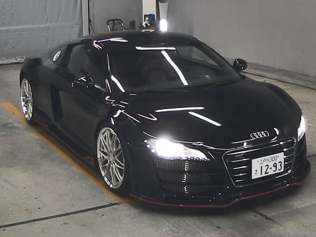 AUDI R8