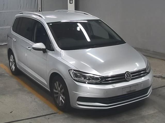 VOLKSWAGEN GOLF TOURAN