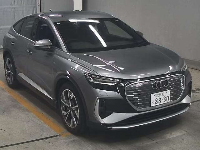 AUDI Q4