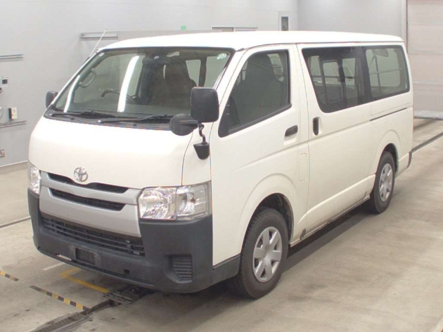 TOYOTA HIACE VAN