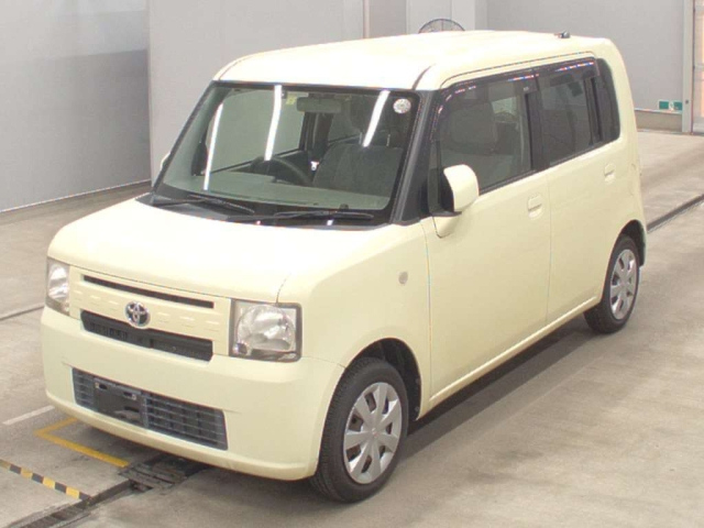 TOYOTA PIXIS SPACE